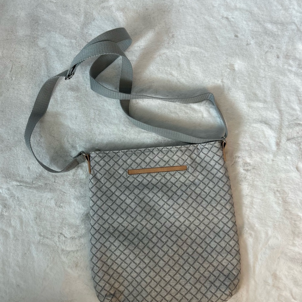 Thirty-one Gray patterned  crossbody shoulder bag purse NWOT pockets Mom Bag - Picture 6 of 6